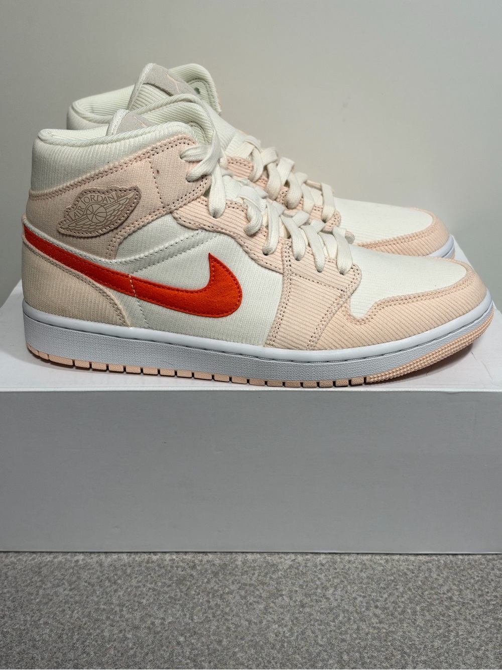 Nike Air Jordan 1 Mid SE Corduroy Sail Size 11 Women/ 9.5 Men NEW DA8009108 - Picture 3 of 10